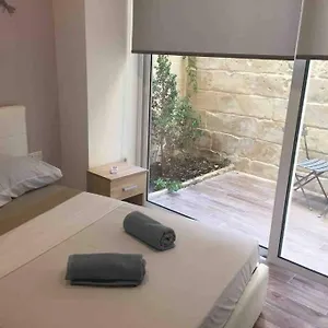 - 2 Mins From The Beach Appartamento Sliema