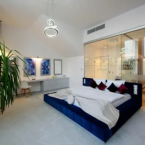  Daire Karoly Corner Residences